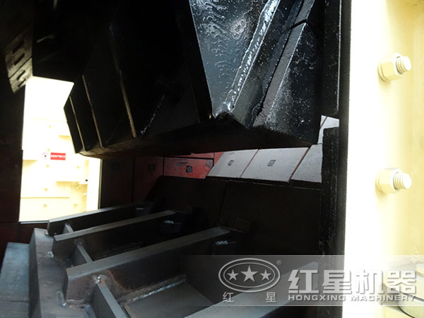 反擊式破碎機内部結構