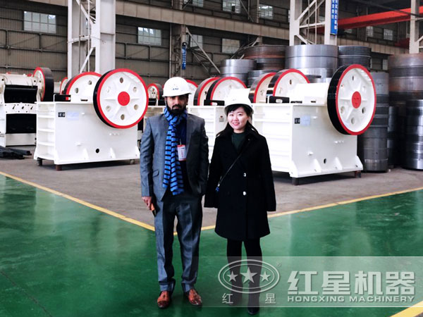 煤矸石颚式破碎機設備實拍 煤矸石颚式破碎機設備實拍