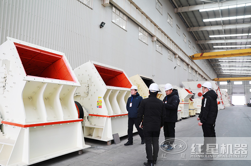 客戶來廠參觀青石破碎機設備 客戶來廠參觀青石破碎機設備