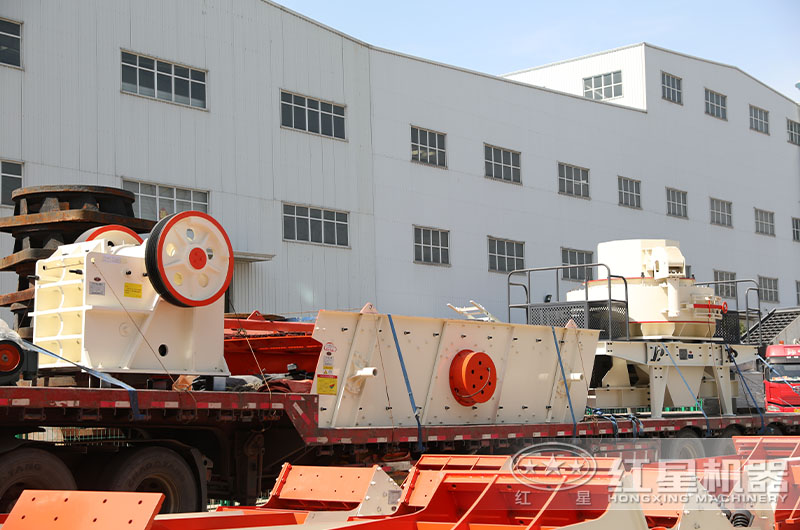 912機砂石料生産線設備發貨現場 912機砂石料生産線設備發貨現場