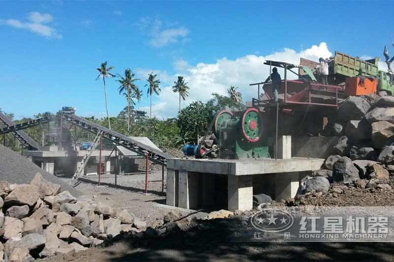 颚式破碎機破碎石灰石現場實拍 颚式破碎機破碎石灰石現場實拍