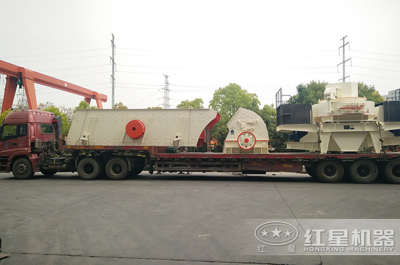 整套錘破機裝車發貨現場 整套錘破機裝車發貨現場