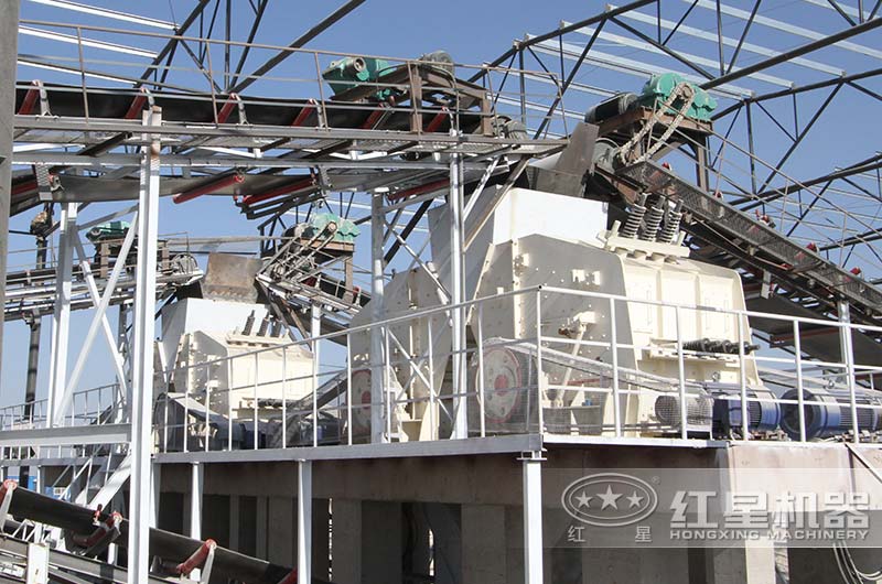 日産五萬噸的破碎機作業現場 日産五萬噸的破碎機作業現場