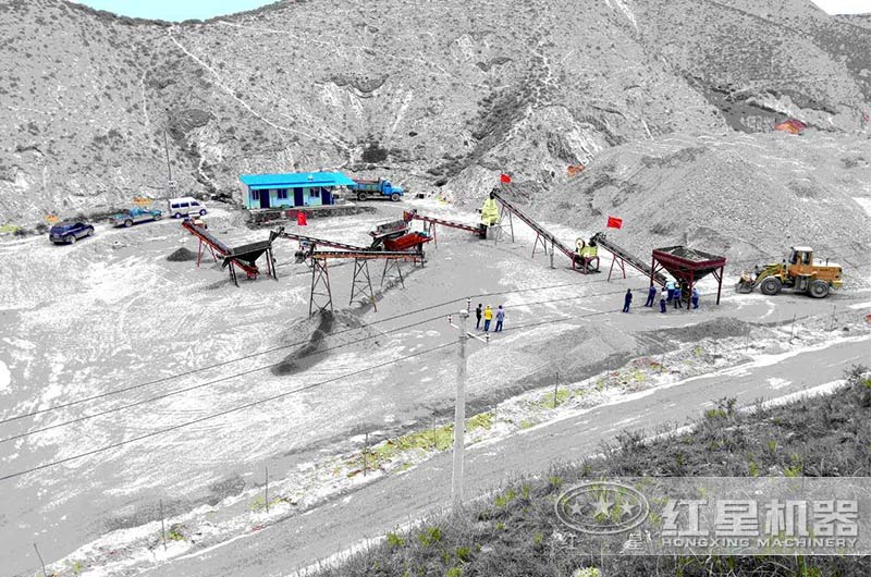 水泥塊破碎加工現場實拍 水泥塊破碎加工現場實拍