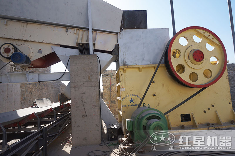 時産300噸石頭破碎加工現場 時産300噸石頭破碎加工現場