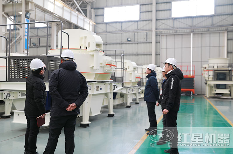 客戶來廠考察河卵石制砂設備 客戶來廠考察河卵石制砂設備