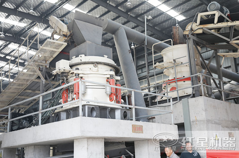 花崗岩破碎加工現場 花崗岩破碎加工現場