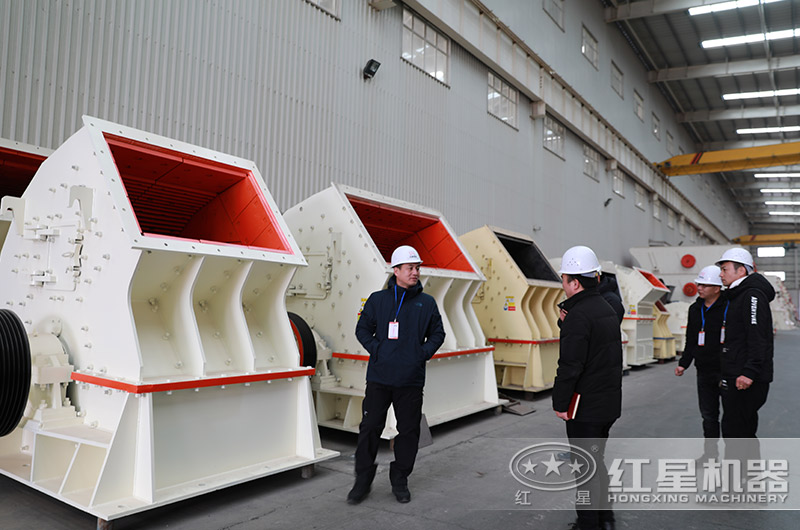 客戶來廠考察錘式破碎機設備 客戶來廠考察錘式破碎機設備