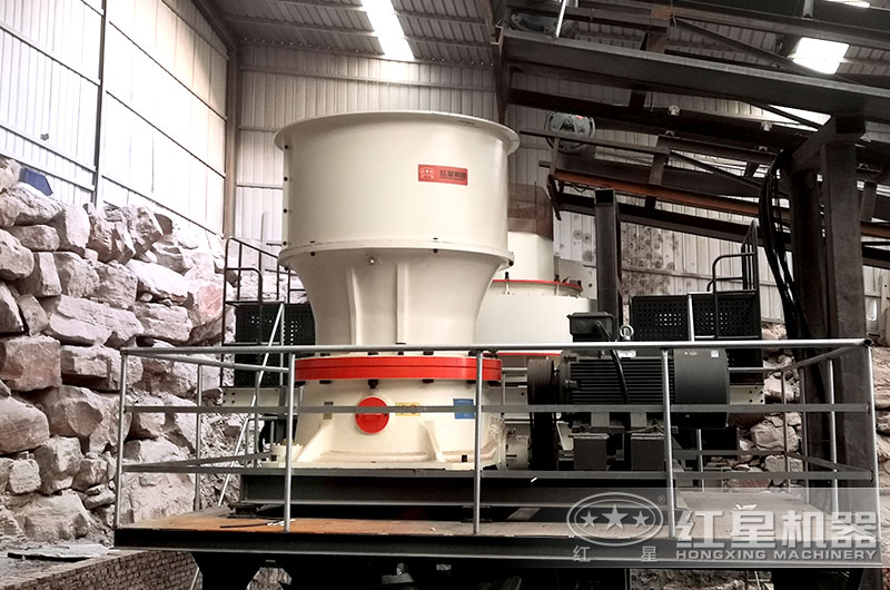 碎石圓錐破碎機的作業現場 碎石圓錐破碎機的作業現場