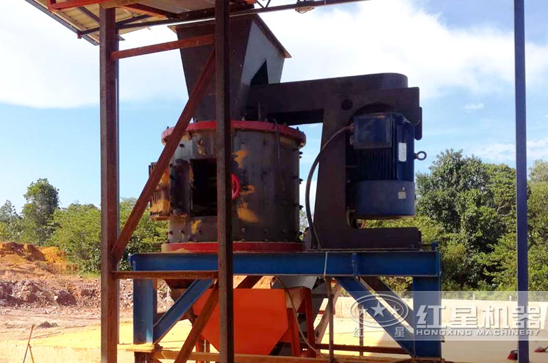 立式闆錘制砂機作業現場 立式闆錘制砂機作業現場