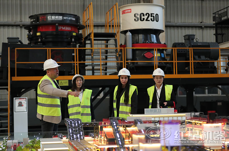 客戶來廠考察花崗岩破碎機設備 客戶來廠考察花崗岩破碎機設備