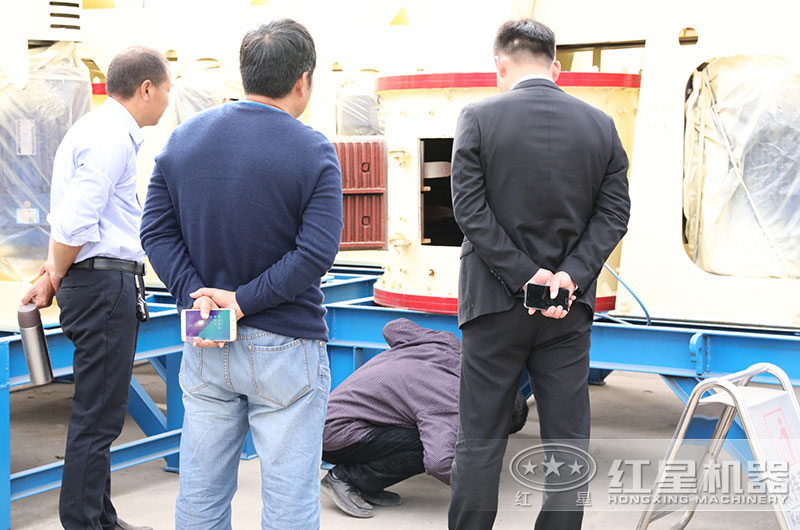 客戶來廠考察複合制砂機設備 客戶來廠考察複合制砂機設備