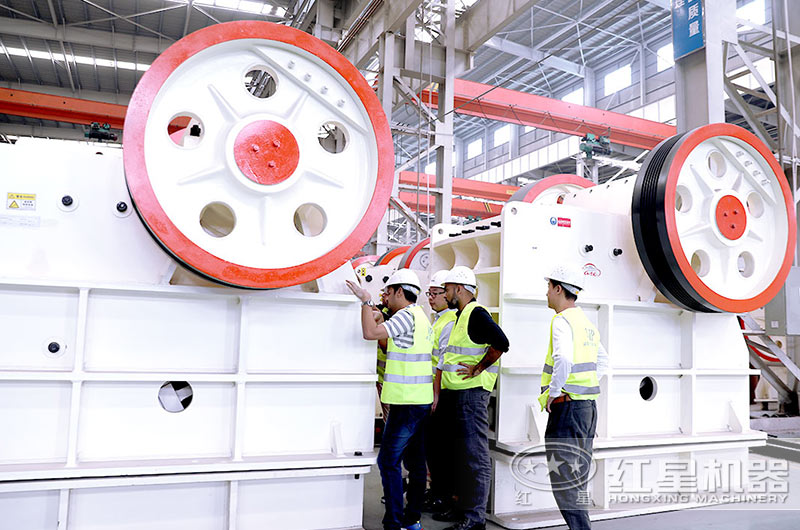 客戶來廠考察颚式破碎機設備 客戶來廠考察颚式破碎機設備