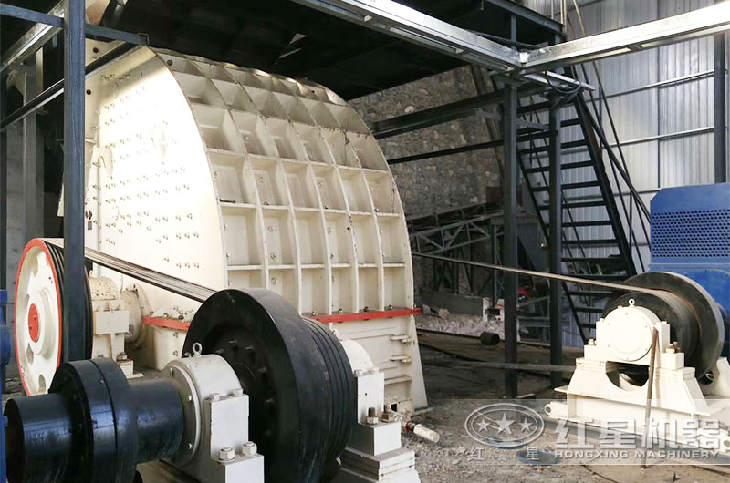 PCZ新型重錘式煤炭破碎機作業現場 PCZ新型重錘式煤炭破碎機作業現場