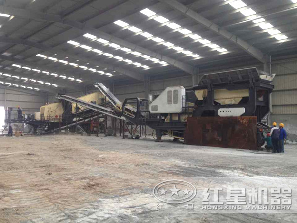 一小時産一百噸煤矸石輪胎式移動破碎機用戶現場