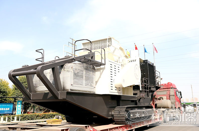 準備發往用戶現場的車載移動破石機