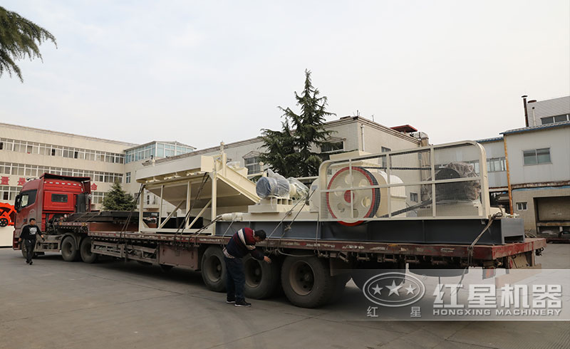 小型雙輥制砂機再次發往安徽