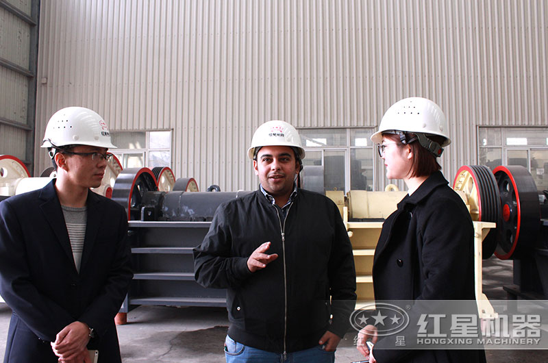 颚式破碎機客戶來廠考察 颚式破碎機客戶來廠考察