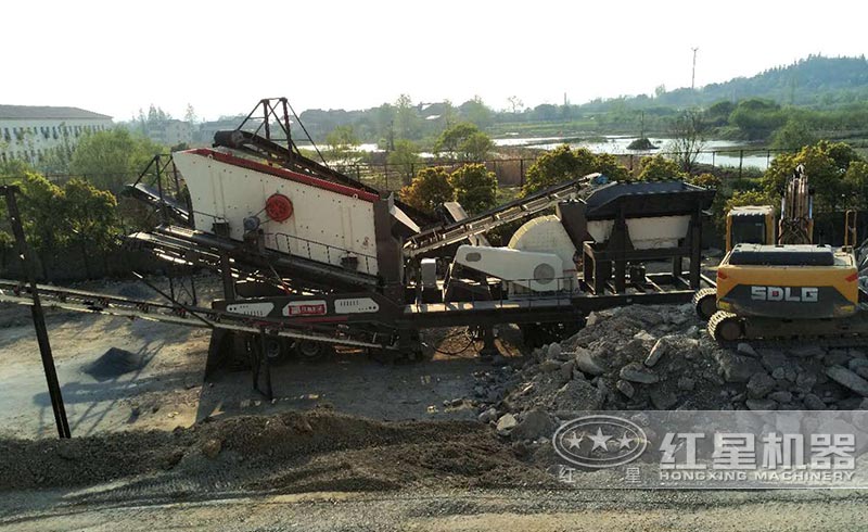 輪胎式移動重錘破碎機生産現場圖 輪胎式移動重錘破碎機生産現場圖