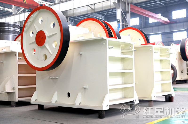 颚式破碎機體積小,破碎能力強 颚式破碎機體積小,破碎能力強