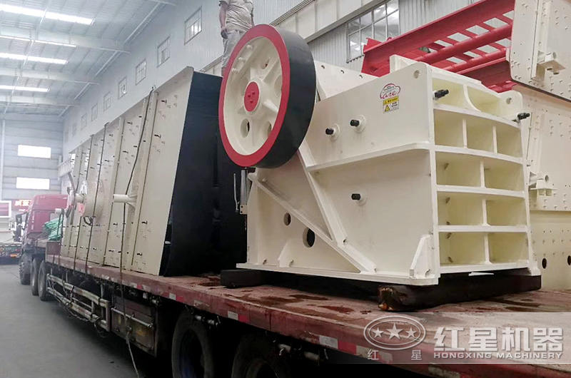 碎石機颚破發貨出廠,運往客戶生産基地 碎石機颚破發貨出廠,運往客戶生産基地