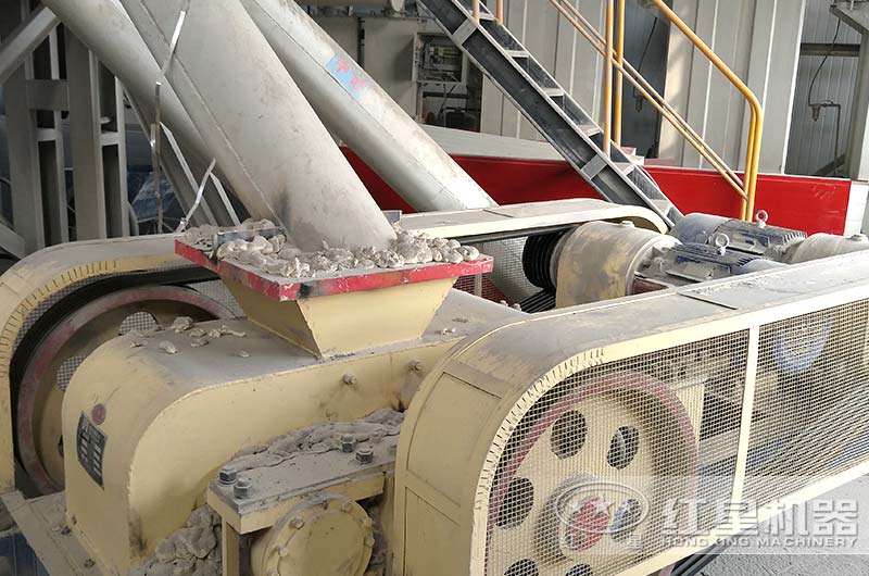 對輥制砂機工作現場圖 對輥制砂機工作現場圖