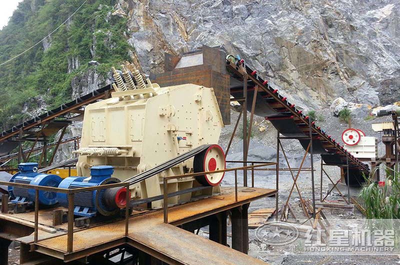 石灰石破碎機近距離作業現場 石灰石破碎機近距離作業現場