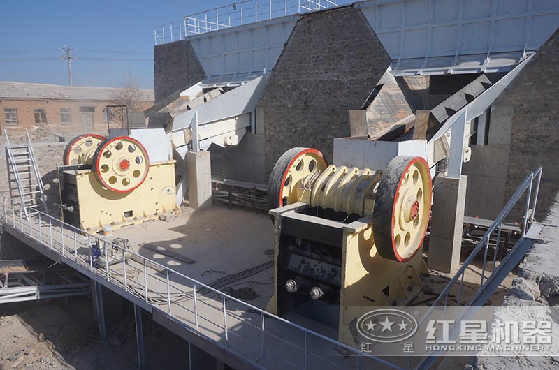 兩台颚式破碎機并行使用 兩台颚式破碎機并行使用