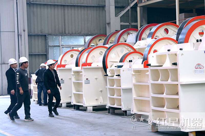 用戶前來選購10萬以下的礦石破碎設備 用戶前來選購10萬以下的礦石破碎設備