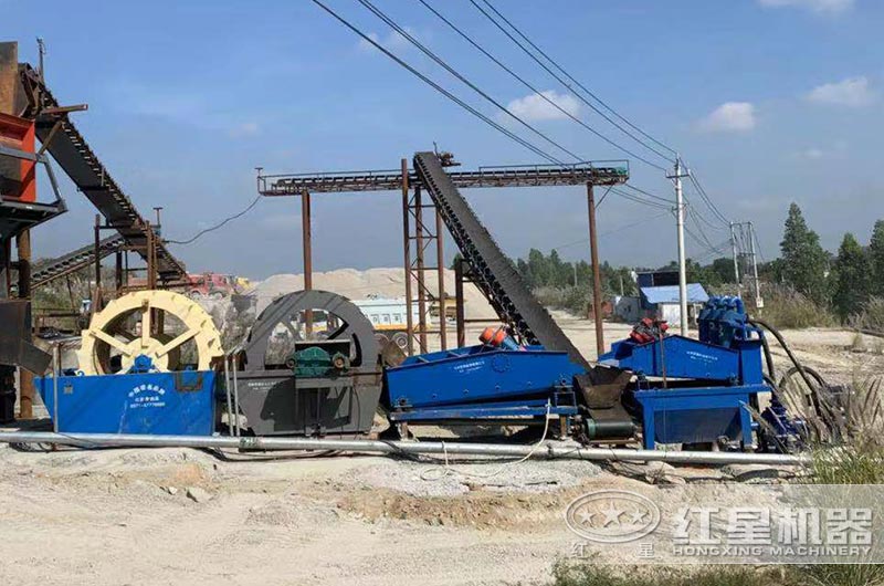 洗砂機等待安裝投産 洗砂機等待安裝投産