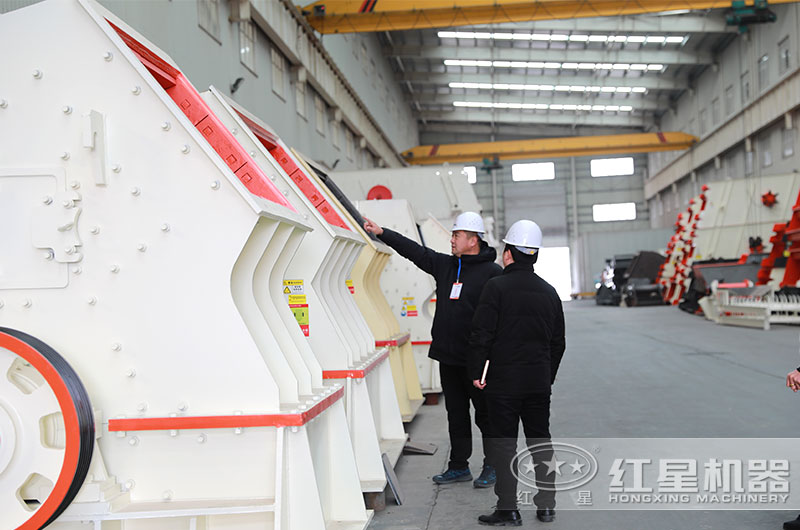 紅星客戶到廠參觀錘式破碎機 紅星客戶到廠參觀錘式破碎機