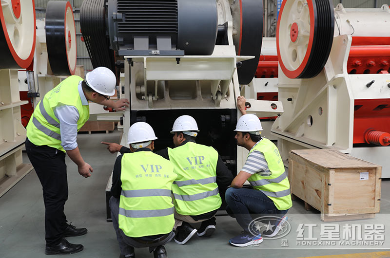 紅星客戶到廠參觀考察1215破碎機 紅星客戶到廠參觀考察1215破碎機