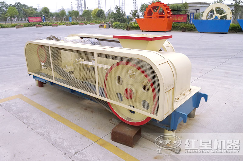 大型對輥破碎機廠區實拍圖 大型對輥破碎機廠區實拍圖