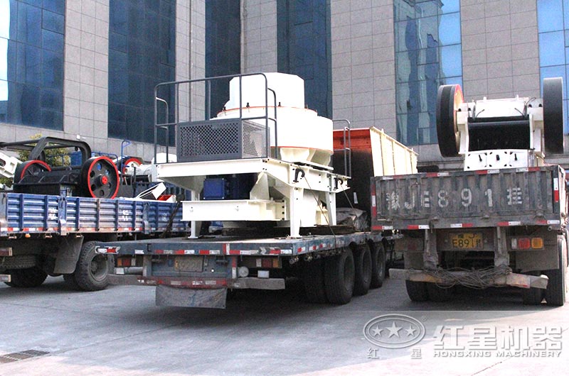 石頭制沙設備_鄂破機+沖擊式破碎機發貨現場 石頭制沙設備_鄂破機+沖擊式破碎機發貨現場