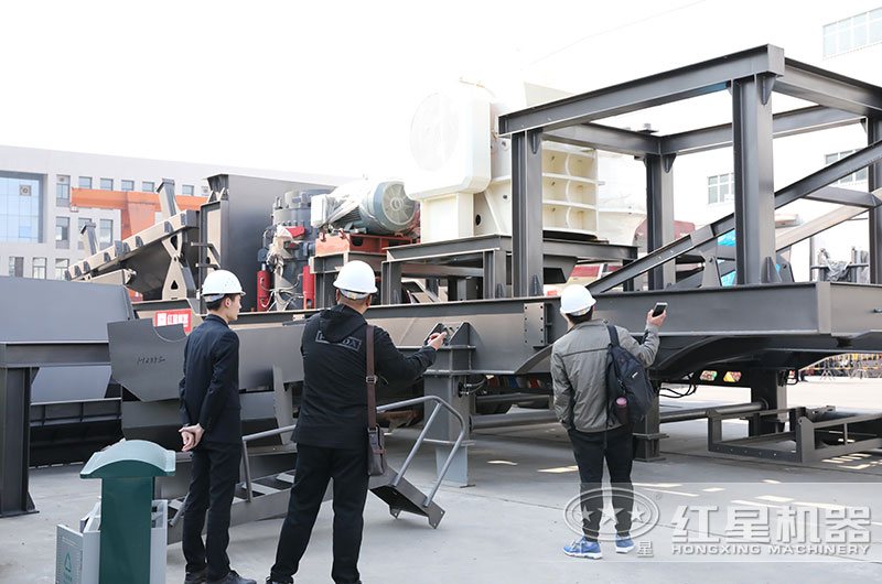 紅星客戶到廠近距離考察移動碎石機 紅星客戶到廠近距離考察移動碎石機