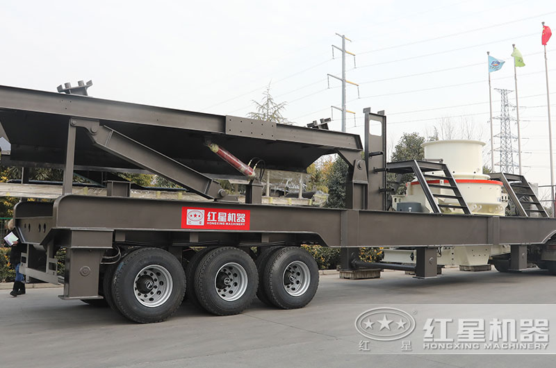 紅星輪胎式粉碎機發往廣東 紅星輪胎式粉碎機發往廣東