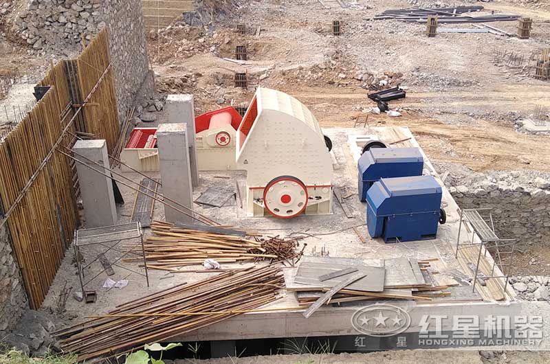 重錘破碎機生産線正在安裝中 重錘破碎機生産線正在安裝中