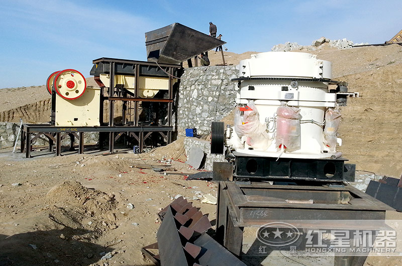 大夾石機生産線正在安裝,鄂破機和圓錐破已準備就緒 大夾石機生産線正在安裝,鄂破機和圓錐破已準備就緒