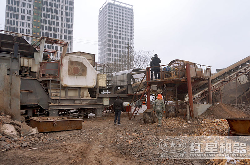 移動破碎站(配置颚破、進料口大) 移動破碎站(配置颚破、進料口大)