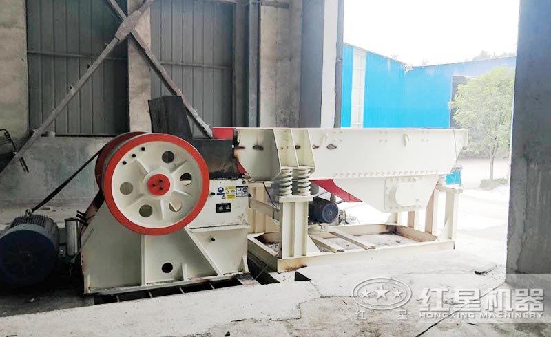 玻璃粉碎現場 玻璃粉碎現場