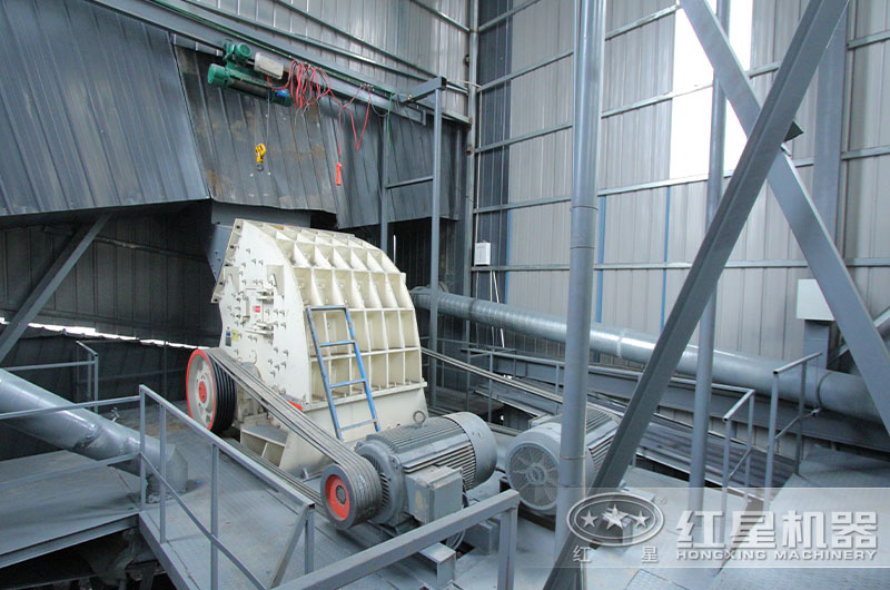 錘式破碎機作業現場 錘式破碎機作業現場