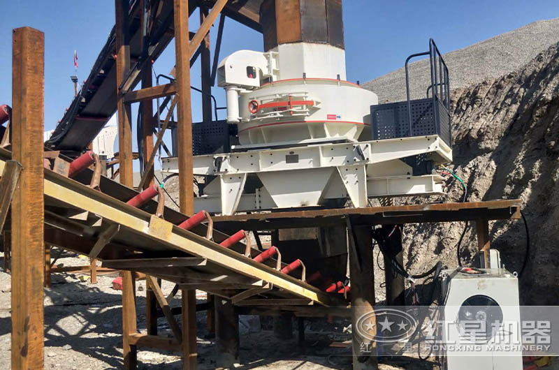 小石料細碎制砂作業現場 小石料細碎制砂作業現場