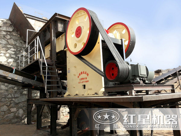 磁鐵礦颚式破碎機現場圖