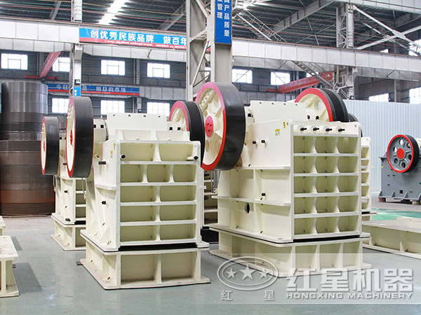 煤矸石颚式破碎機設備實拍