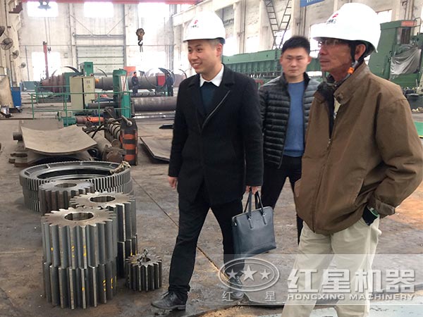 用戶來訪參觀設備車間