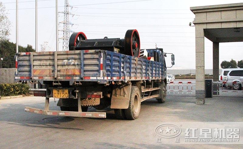 PE250×400小型花崗岩颚式破碎機發貨了