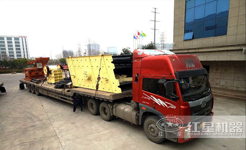 準備發貨的小型磕石機