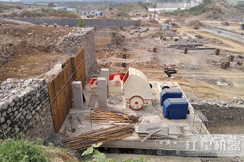 大型錘式破碎機安裝現場