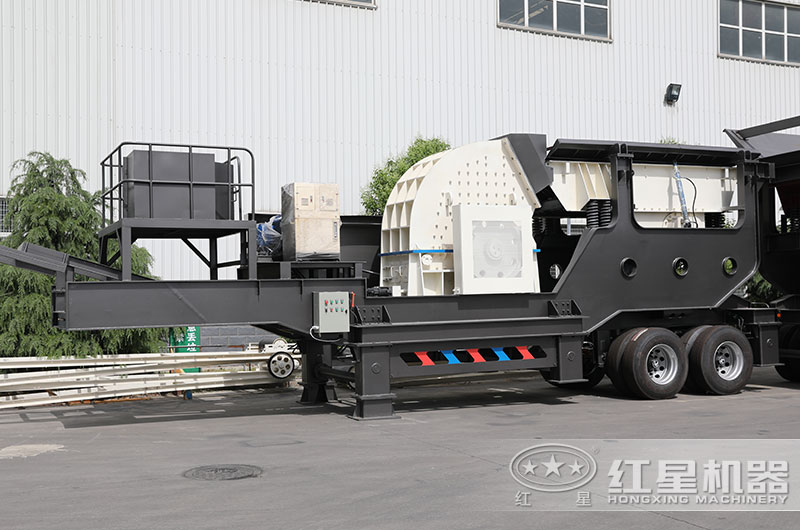 移動破碎搭載反擊破,組成反擊式移動破碎機