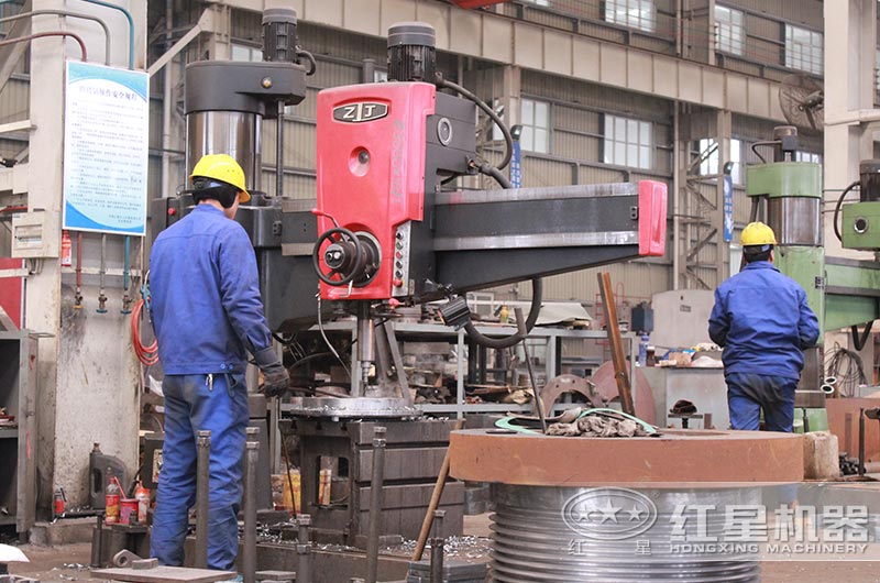 紅星設備生産車間